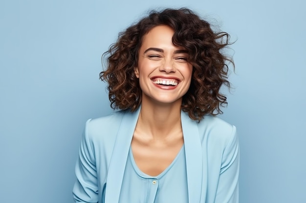 portrait d'une femme heureuse dans la trentaine