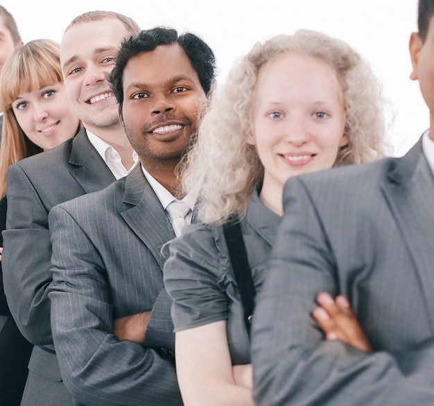 Portrait d'une femme et d'un homme employés de bureau souriant