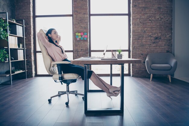 portrait de femme jeune entreprise