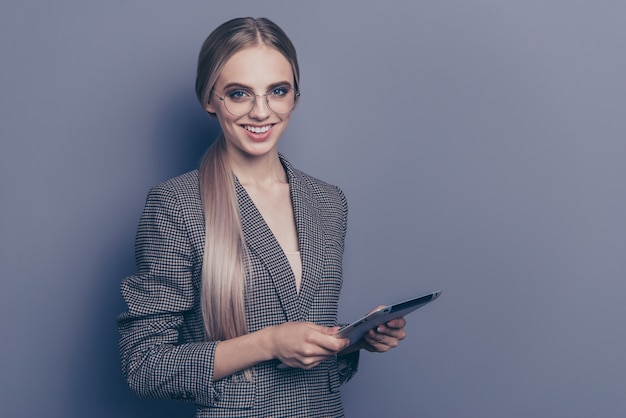 Portrait femme avec des lunettes