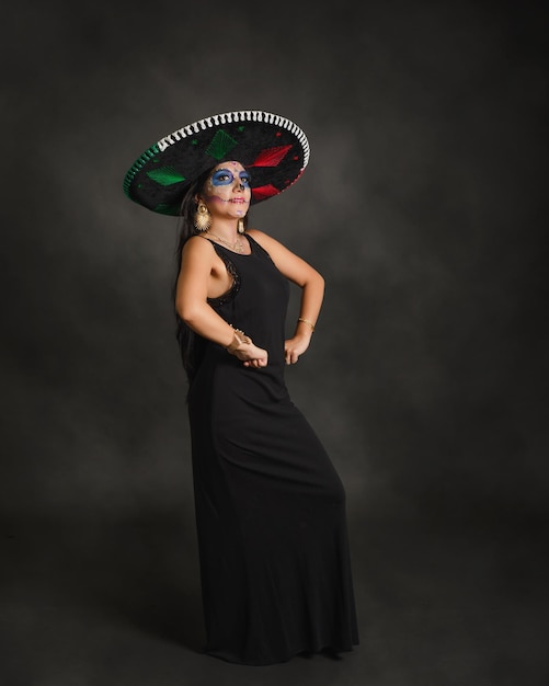 Portrait d'une femme avec un maquillage crâne en sucre Maquillage Halloween Portrait de Calavera Catrina