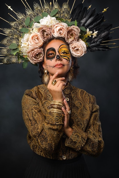 Portrait d'une femme avec un maquillage de crâne en sucre Portrait de Catrina Halloween et maquillage du jour des morts