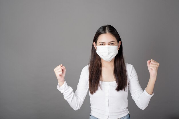 Portrait De Femme Avec Masque Chirurgical, Concept De Soins De Santé