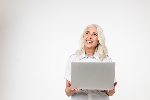 Portrait d'une femme mature souriante