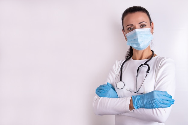 Portrait de femme médecin ou infirmière avec stéthoscope