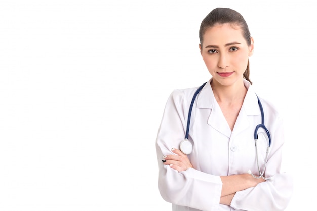 Portrait de femme médecin isolé sur fond blanc