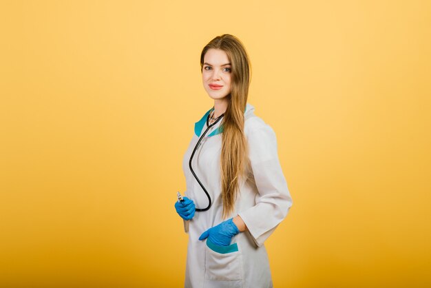 Portrait de femme médecin avec stéthoscope