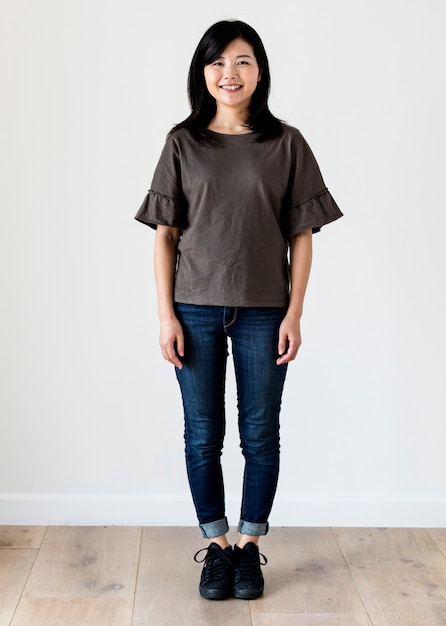 Portrait de femme d&#39;origine ethnique asiatique dans un studio