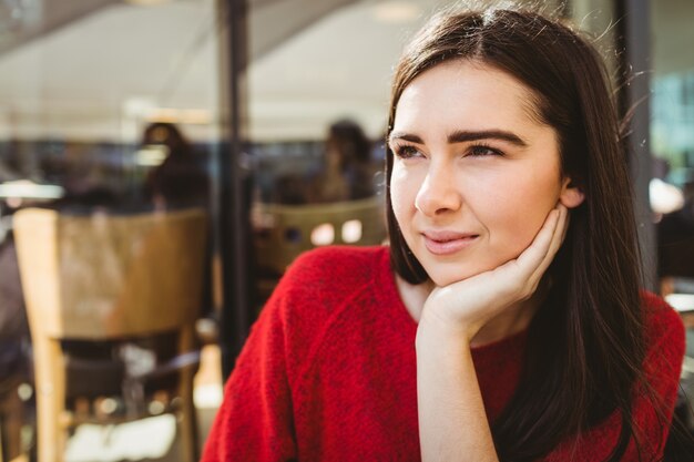 Portrait de femme pensive