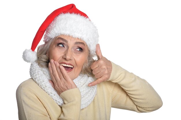 Portrait de femme senior heureuse en bonnet de Noel