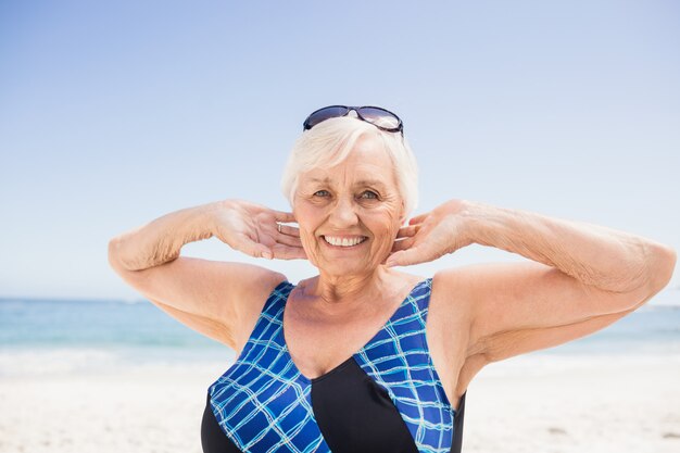 Portrait de femme senior souriante