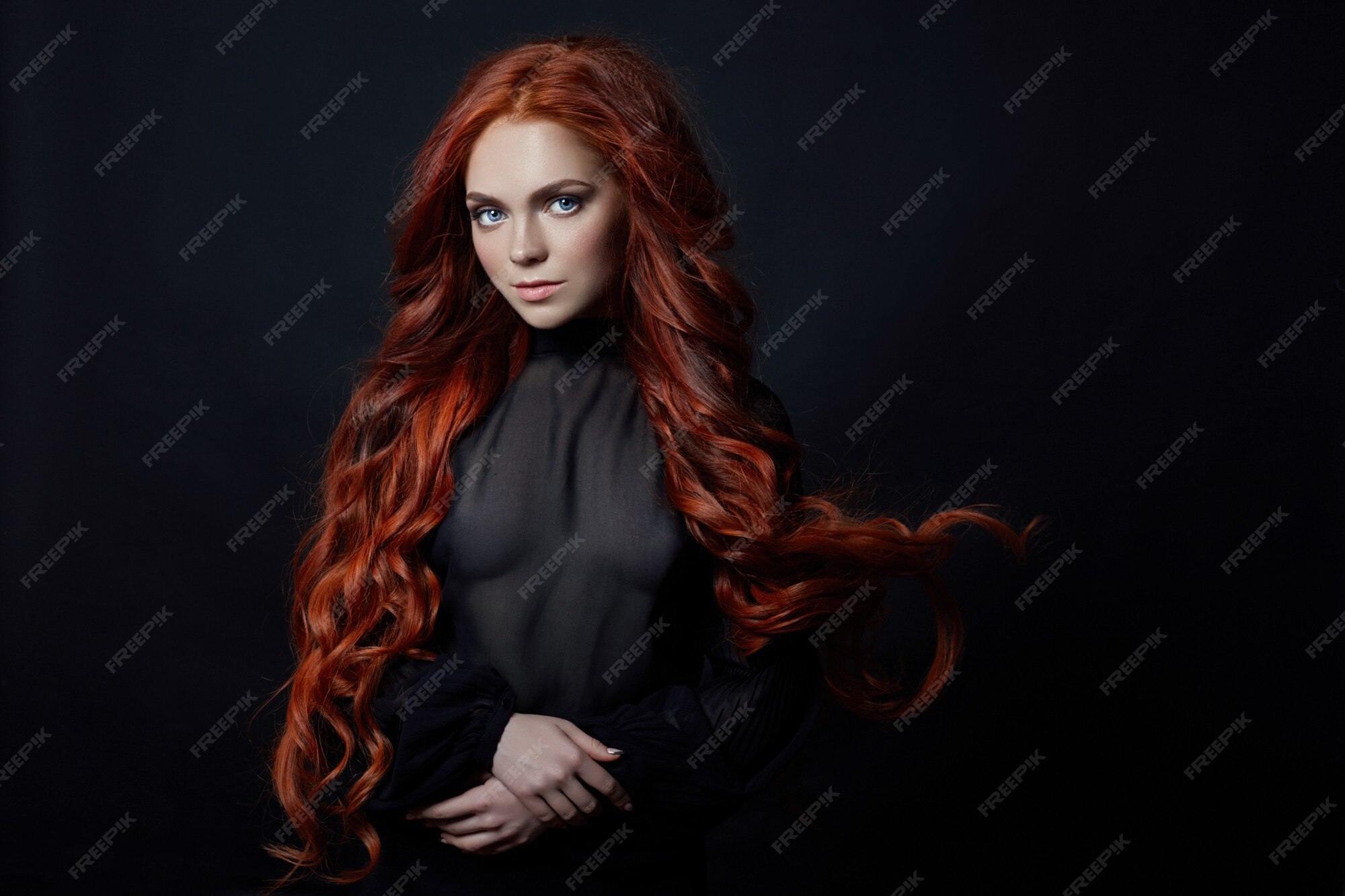 Portrait De Femme Sexy Rousse Aux Cheveux Longs Fille Parfaite Aux Yeux Bleus Belle Peau Propre Beau Maquillage Naturel Cheveux Roux Photo Premium