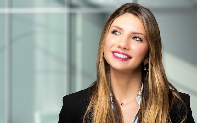 Portrait de femme songeur