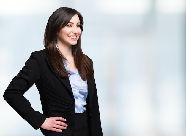 Portrait d&#39;une femme souriante, grand espace copie