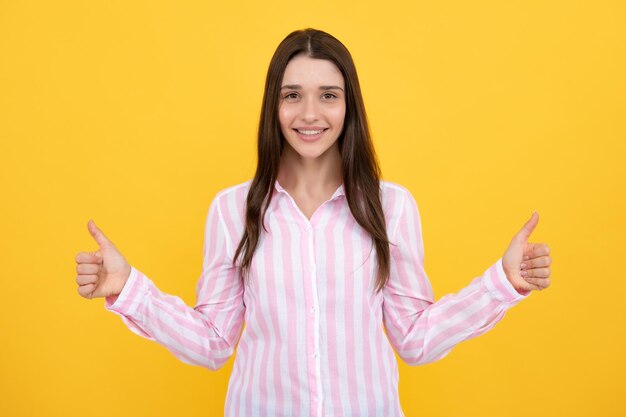 Portrait de femme souriante et heureuse