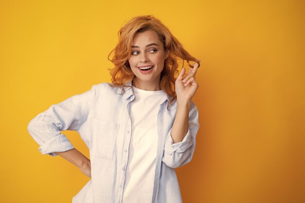 Portrait de femme souriante et heureuse