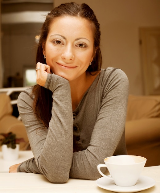 Portrait de femme souriante