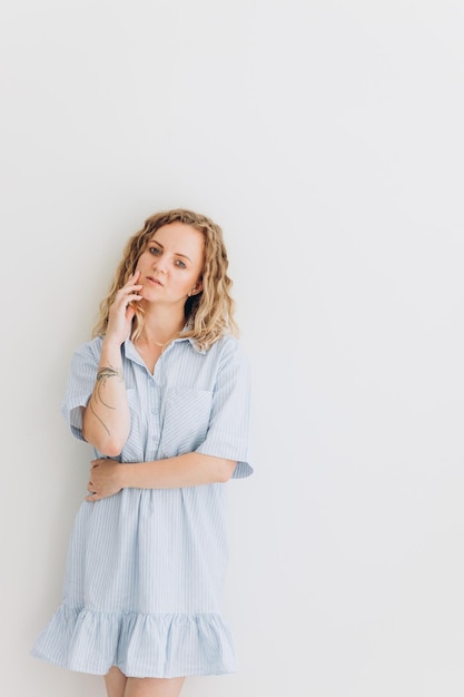 Portrait femme en studio