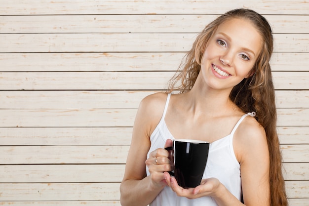 Portrait De Femme Avec Tasse