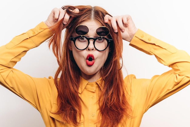 Photo portrait d'une femme avec un tatouage