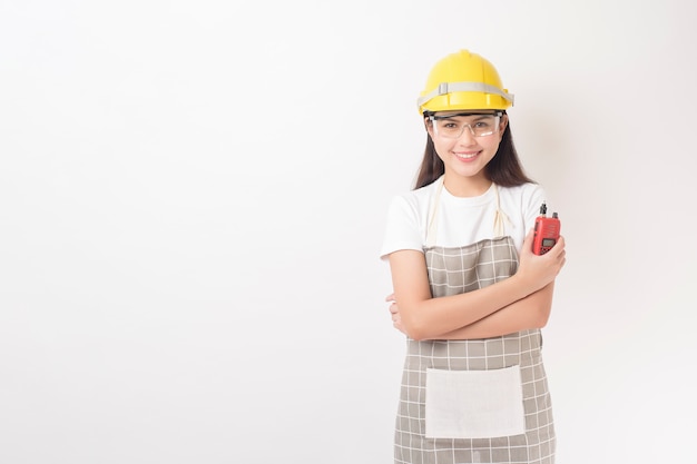 Portrait de femme technicien sur fond blanc