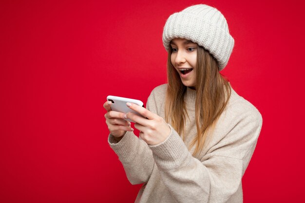 portrait femme avec téléphone