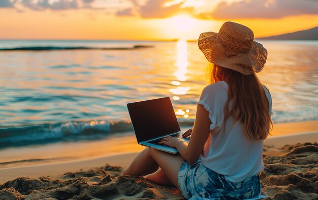 Portrait d'une femme travaillant sur un ordinateur portable près de la plage de la mer avec un grand espace de copie pour le texte IA générative