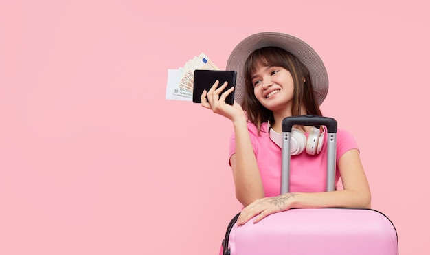 Portrait Femme Avec Valise