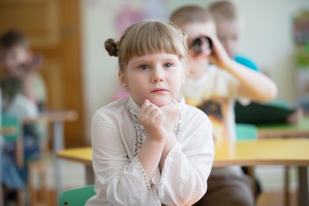 Portrait d'une fille d'âge préscolaire