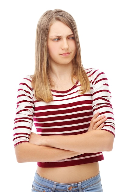 Portrait d'une fille déçue regardant la caméra