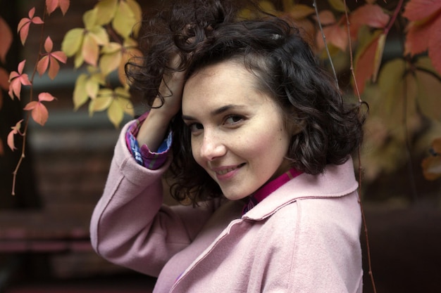 Portrait d&#39;une fille souriante heureuse