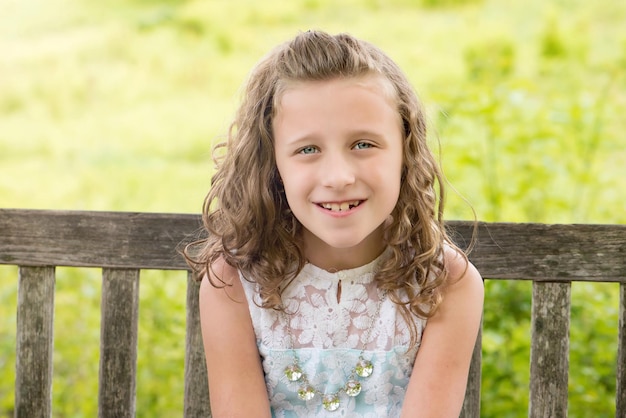 Portrait d'une fille souriante