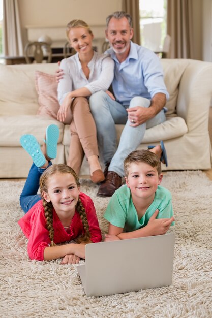 Portrait, frère, mensonge, tapis, quoique, parents, séance, divan