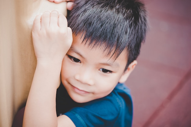 Portrait d&#39;un garçon asiatique triste