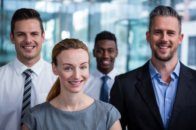 Portrait de gens d'affaires au bureau