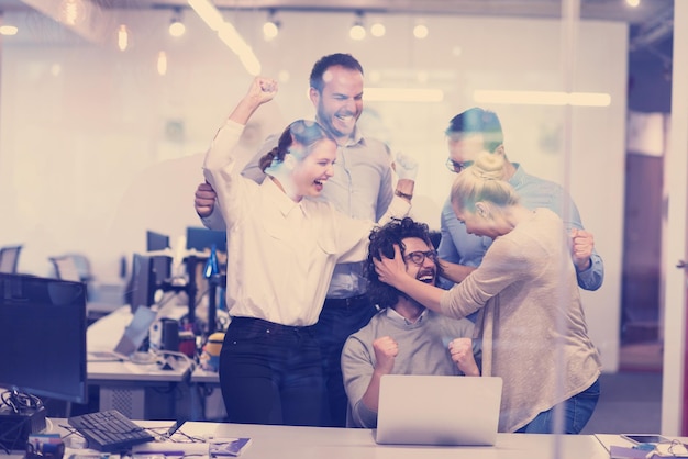 Portrait de gens d&#39;affaires réussies Entrepreneur au bureau de démarrage Busy