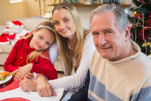 Portrait de grand-père mère et fille