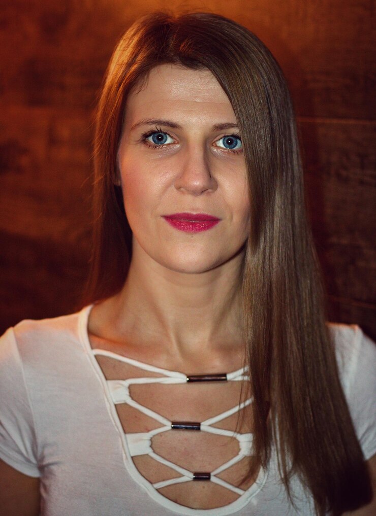 Photo portrait en gros plan d'une femme confiante