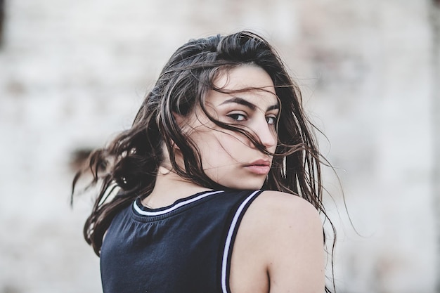 Portrait en gros plan d'une jeune femme