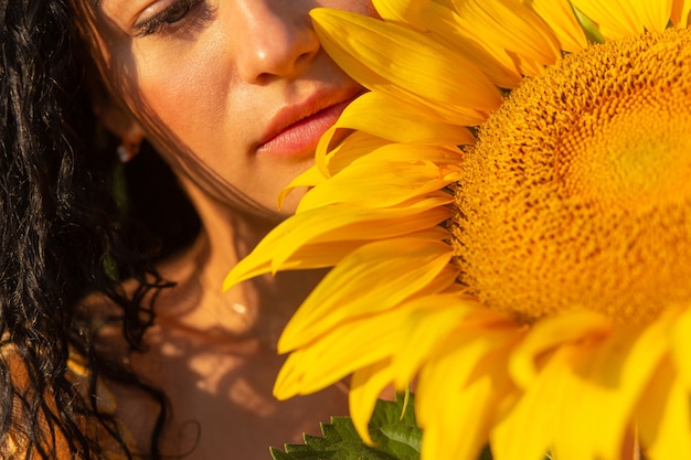 Portrait en gros plan d'une jeune femme