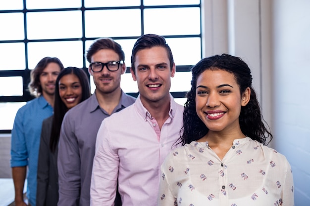 Portrait d'un groupe de jeunes amis