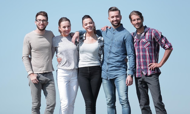 Portrait de groupe de jeunes confiants