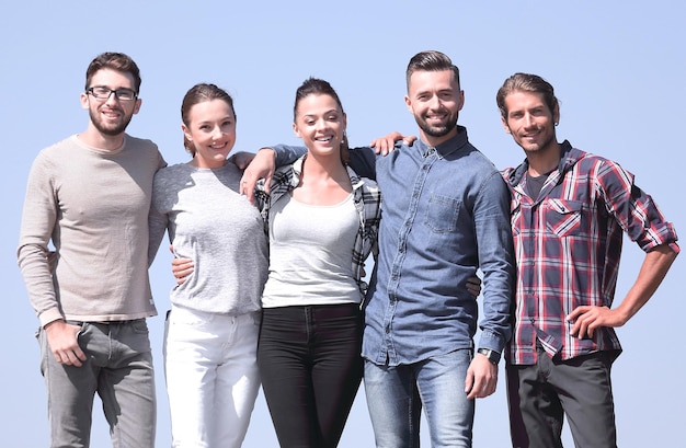 Portrait de groupe de jeunes confiants