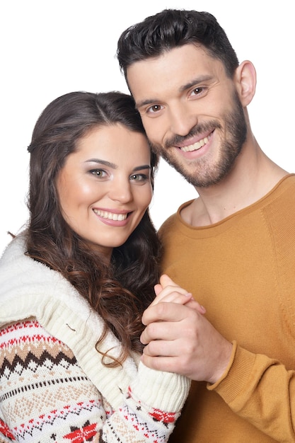 portrait, de, heureux, jeune couple, sourire, et, étreindre