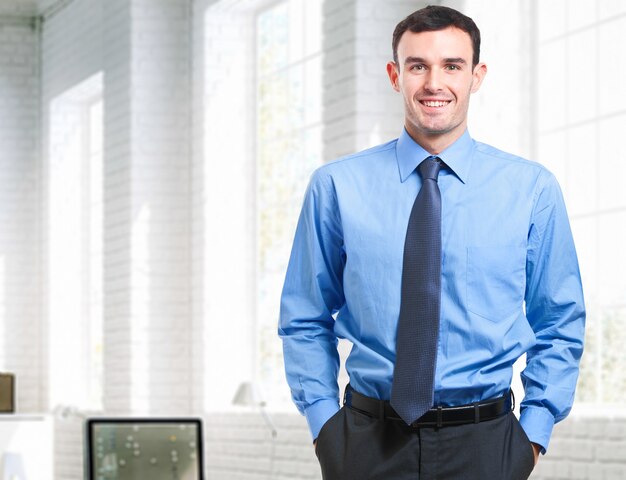 Portrait d&#39;homme d&#39;affaires au bureau