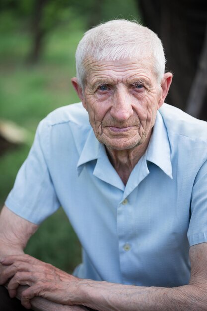 Photo portrait d'un homme âgé