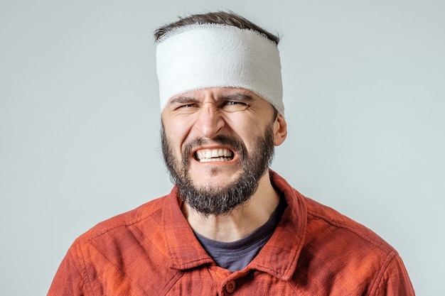 Portrait d'homme avec un bandage