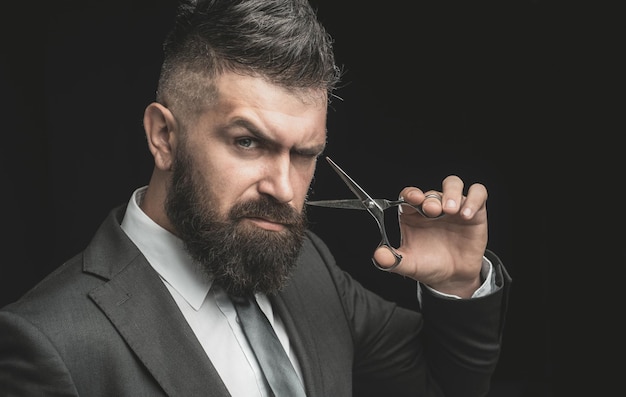 Portrait d'un homme barbu élégant Barber male Ciseaux de coiffeur barber shop Vintage rasage barbershop Portrait of mans non rasé