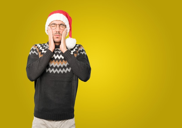 portrait homme avec bonnet de Noel