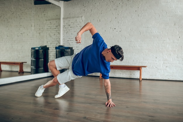 portrait homme danse